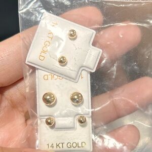 Gold Earings 100% Gold Guaranteed